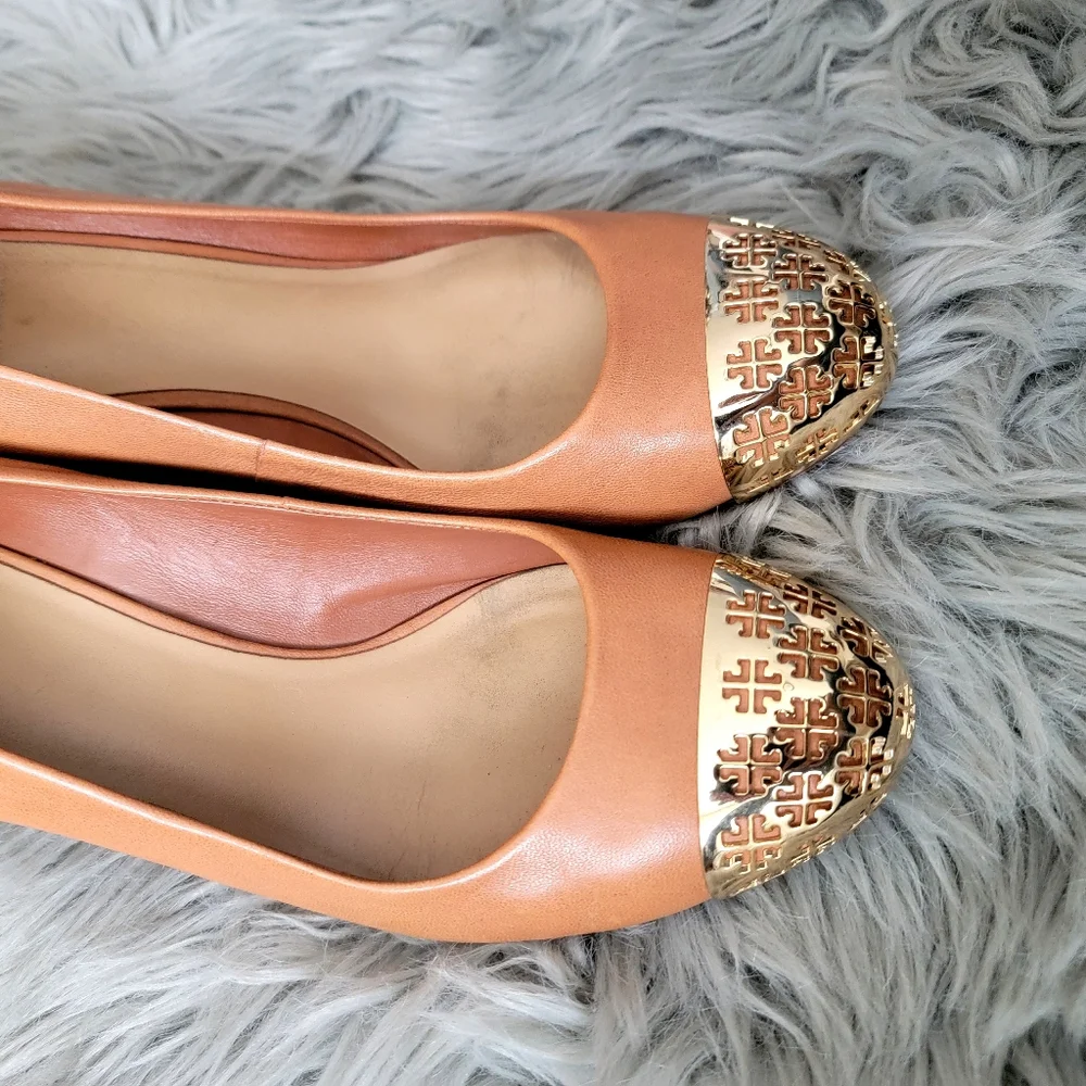 Tory Burch Tan and Gold Heels - Picture 5 of 8